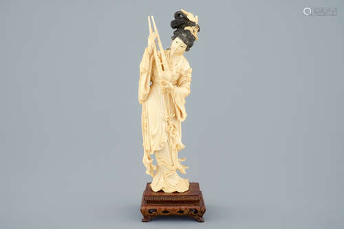 A Chinese carved ivory figure of a lady on wooden base, ca. 1900