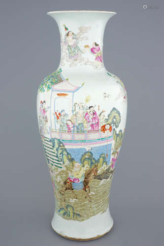 A very tall and fine Chinese famille rose vase, 18/19th C.