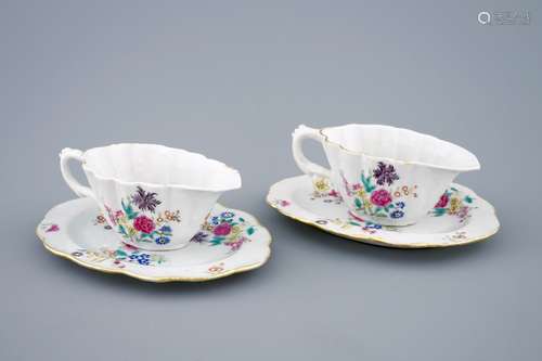 A pair of Chinese famille rose sauce boats on stand, Qianlong, 18th C.