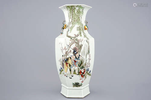 A Chinese octagonal qianjiang cai vase, 19/20th C.