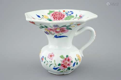 A Chinese famille rose spittoon, Yongzheng/Qianlong