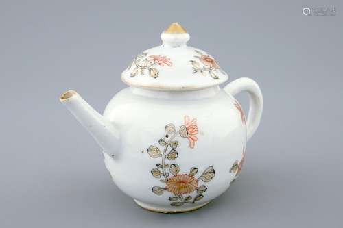 A Chinese grisaille and gilt miniature teapot, Qianlong, 18th C.