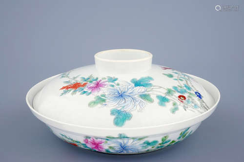 A fine Chinese famille rose bowl and cover, Jurentang mark, Republic period (1912-1949)