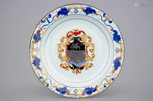 A fine Chinese armorial gilt Imari-style dish, Kangxi