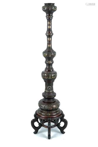 A very tall Japanese champlevé enamel bronze floor lamp column, Meiji, 19th C.