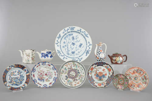A nice collection of various Chinese famille rose, Canton and Japanese Imari porcelain, 17/19th C.