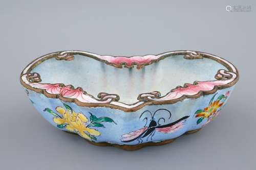 A Chinese Canton enamel brush washer in the form of a bat, 18/19th C.