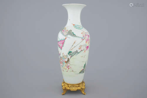 A Chinese famille rose vase on a gilt bronze stand, 18/19th C.