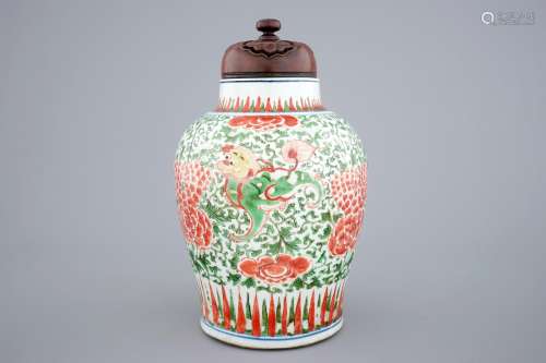 A Chinese wucai vase with foo dogs, Transitional period, 1620-1683