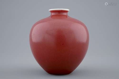 A Chinese monochrome liver-red globular vase, Daoguang seal mark, 19/20th C.