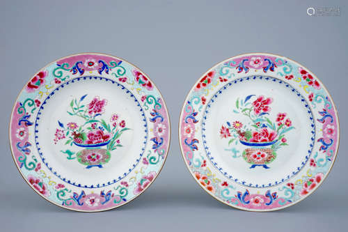 A pair of Chinese famille rose flower vase plates, Qianlong, 18th C.