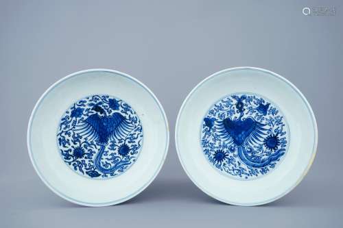 A pair of Chinese blue and white 
