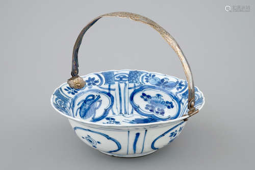 A Chinese blue and white silver-handled Kraak porcelain klapmuts bowl with a salamander, Wanli, 1573-1619