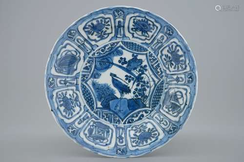 A blue and white Chinese kraak porcelain plate with a crane, Wanli, 1573-1619