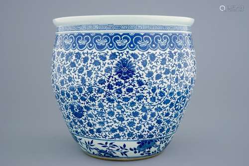 A Chinese blue and white flower scroll fish bowl, 19th C.