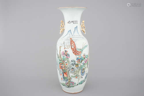 A Chinese famille rose porcelain vase with a warrior scene, 19/20th C.