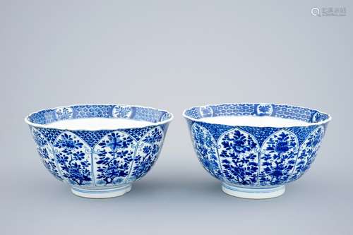 A pair of blue and white Chinese bowls with floral design, Kangxi