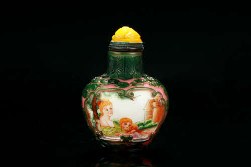 FAMILLE ROSE GLASS OVERLAY 'WESTERNERS' SNUFF BOTTLE