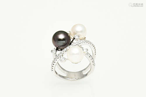 18K DIAMOND RING WITH PEARLS