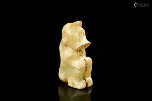 ARCHAIC JADE CARVED 'BEAR' FIGURE