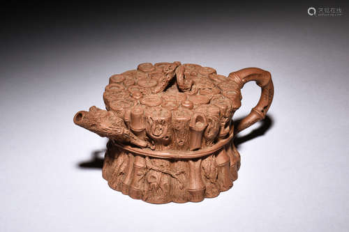 JIANG YANTING: YIXING ZISHA 'TREE TRUNK' TEAPOT