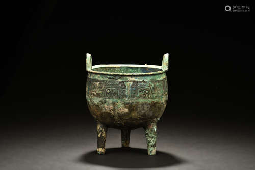 ARCHAIC BRONZE CAST TRIPOD RITUAL CENSER, DING