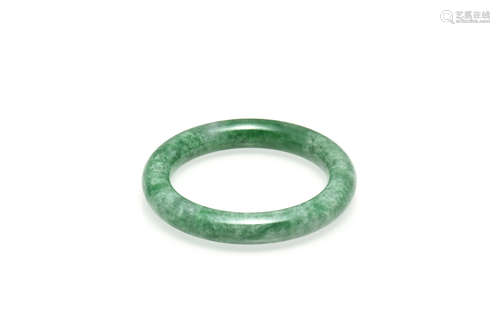 JADEITE ROUND BANGLE WITH GIA CERTIFICATE