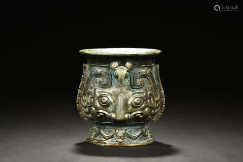 ARCHAIC BRONZE CAST RITUAL VESSEL