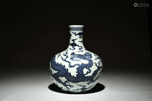 BLUE AND WHITE 'DRAGON' VASE