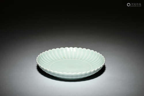 CELADON GLAZED FLORIFORM DISH