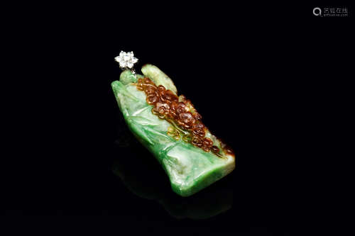 JADEITE CARVED 'BAMBOO' PENDANT WITH GIA CERTIFICATE