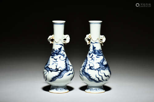 PAIR OF BLUE AND WHITE 'DRAGONS' VASES WITH HANDLES