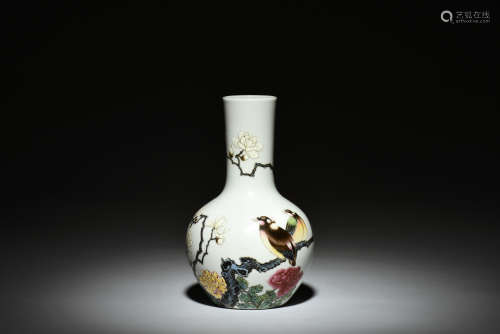 FAMILLE ROSE 'BIRDS AND FLOWERS' VASE