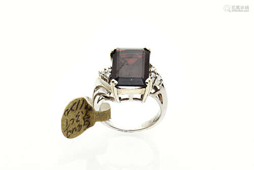 14K WHITE GOLD DIAMOND AND GARNET RING