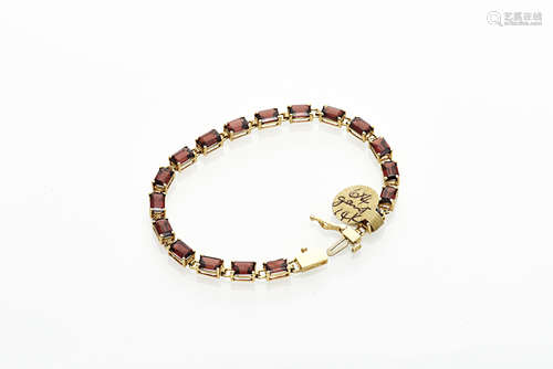 14K YELLOW GOLD GARNET BRACELET