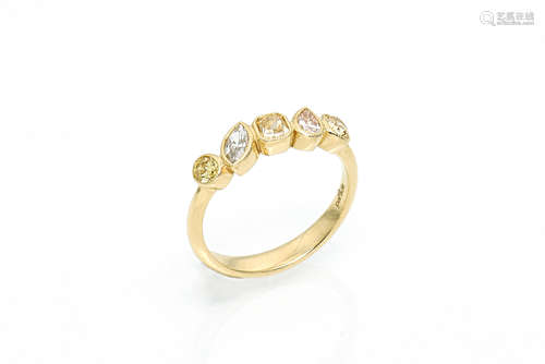 FANCY COLORED DIAMOND BAND 18K YELLOW GOLD