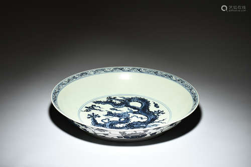 BLUE AND WHITE 'DRAGON' CHARGER