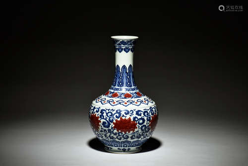 BLUE AND WHITE UNDERGLAZED RED 'FLOWERS' VASE