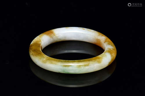 JADEITE ROUND BANGLE