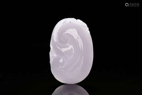 ICY PURPLE JADEITE CARVED 'RUYI' ORNAMENT