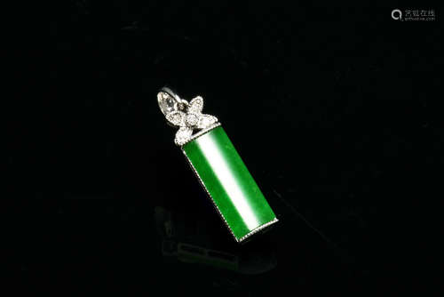 JADEITE INSET WHITE GOLD PENDANT