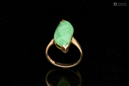 18K YELLOW GOLD JADEITE RING