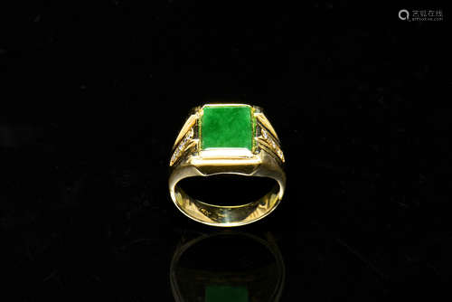 14K YELLOW GOLD JADEITE AND DIAMOND RING