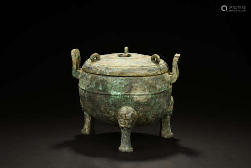ARCHAIC BRONZE CAST TRIPOD RITUAL CENSER WITH LID, DING