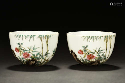 PAIR OF FAMILLE ROSE 'FLOWERS' CUPS