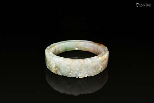 JADEITE CARVED 'FISH' BANGLE