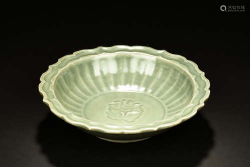 LONGQUAN WARE FLORIFORM DISH