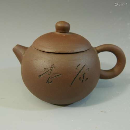 ANTIQUE CHINESE YIXING ZISHA TEAPOT