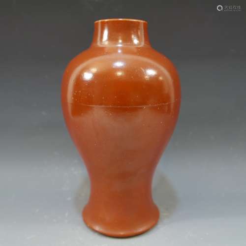 ANTIQUE CHINESE CORAL RED PORCELAIN VASE - 19TH CENTURY
