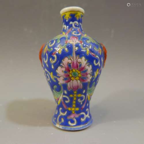 ANTIUQE CHINESE FAMILLE ROSE SNUFF BOTTLE - REPUBLIC PERIOD